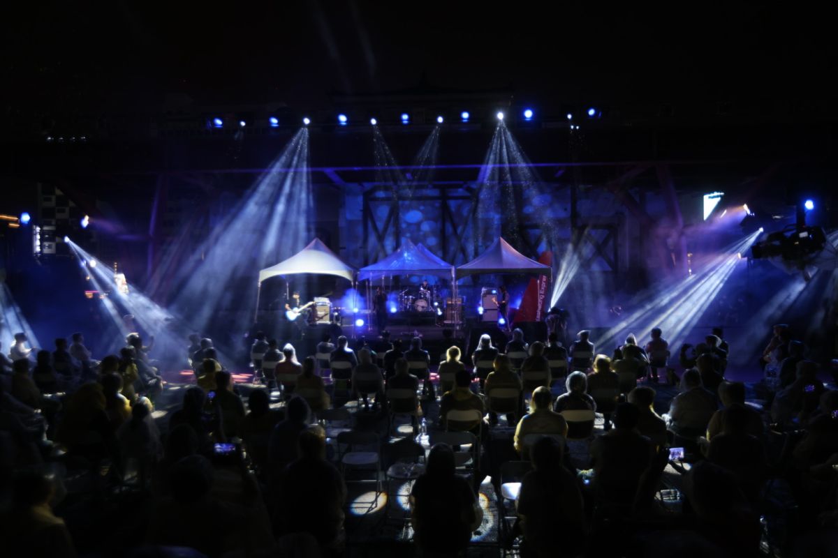 ▲高雄驛校正回歸，高市府自今晚起一連５天將以精彩光雕秀迎接象徵高雄將自航道高飛。（圖／高市府提供）