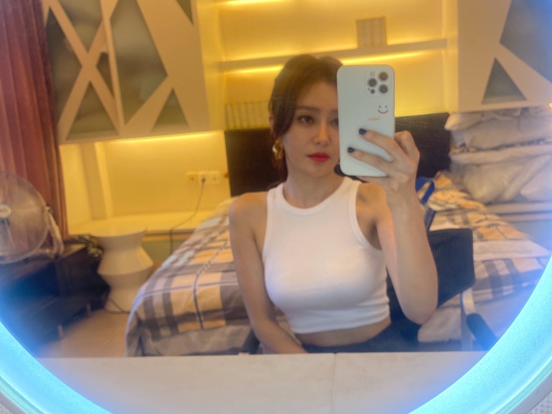 ▲秦嵐展現好身材火辣自拍。（圖／翻攝秦嵐微博）