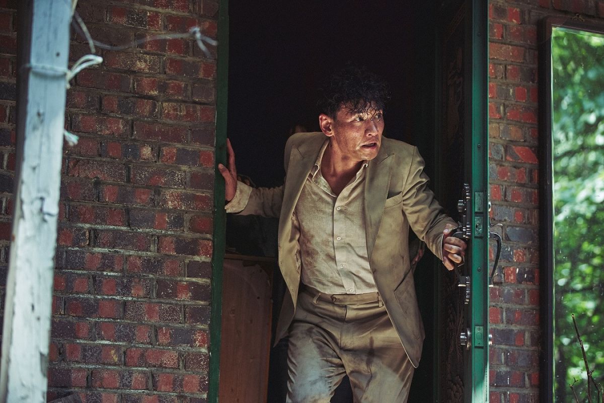 ▲《綁架影帝黃晸珉》由黃晸珉扮演自己，讓他不斷苦惱該如何詮釋「電影」與「真實」的自己。（圖／車庫娛樂提供）