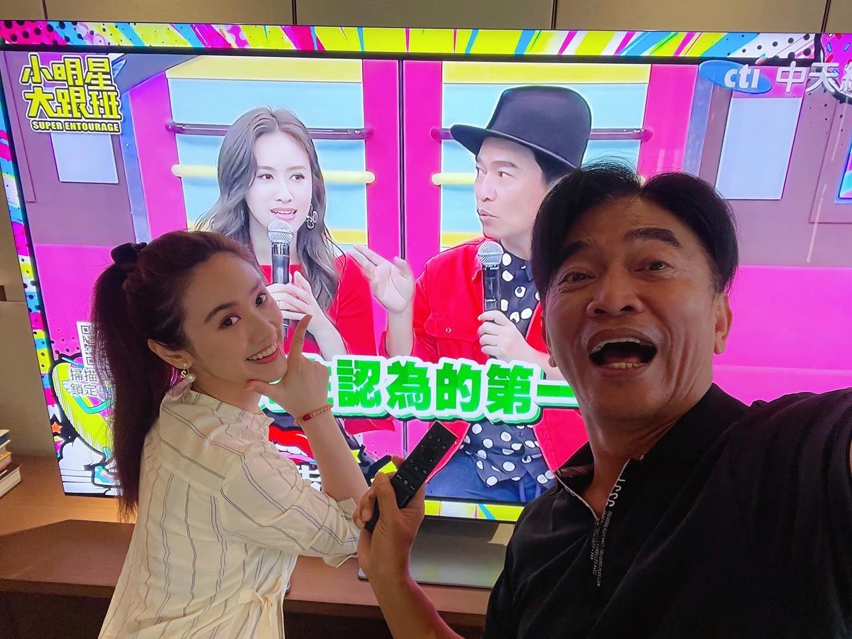 ▲吳宗憲（右）賣關子，明天才要回應女兒吳姍儒被爆出婚訊一事。（圖／翻攝吳宗憲臉書）