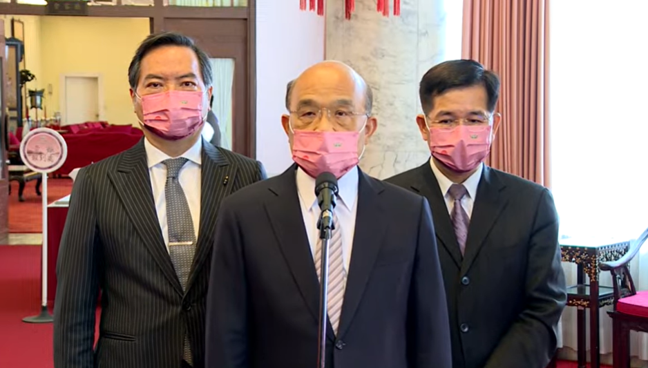 ▲對於國民黨主席當選人朱立倫噤聲「中華民國」，行政院長蘇貞昌表示，說好一中各表卻連「民國」都不敢表，這就可以看出國民黨所謂堅守國家主權都是假的。（圖／翻攝自共訊畫面）