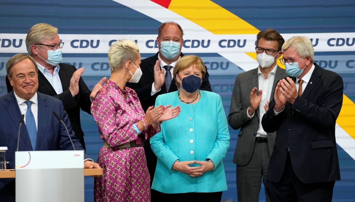 ▲德國今天大選結果預測顯示，社民黨險勝，宣稱取得自2005年以來首度領導政府的「明確授權」，結束總理梅克爾16年保守派執政。梅克爾所屬陣營邁向黨內歷來最差成績。（圖／美聯社／達志影像）