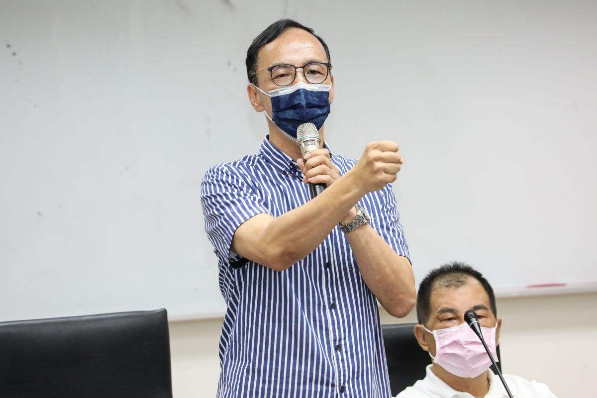 ▲國民黨主席當選人朱立倫今（27）日前往新北市議會謝票。（圖／朱立倫辦公室提供）