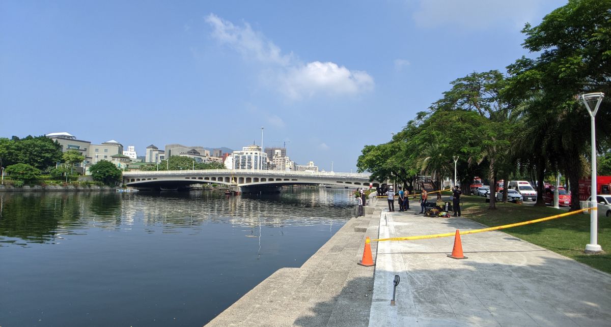 ▲愛河今（27）天一天就打撈起2具男性遺體。（圖／讀者提供）
