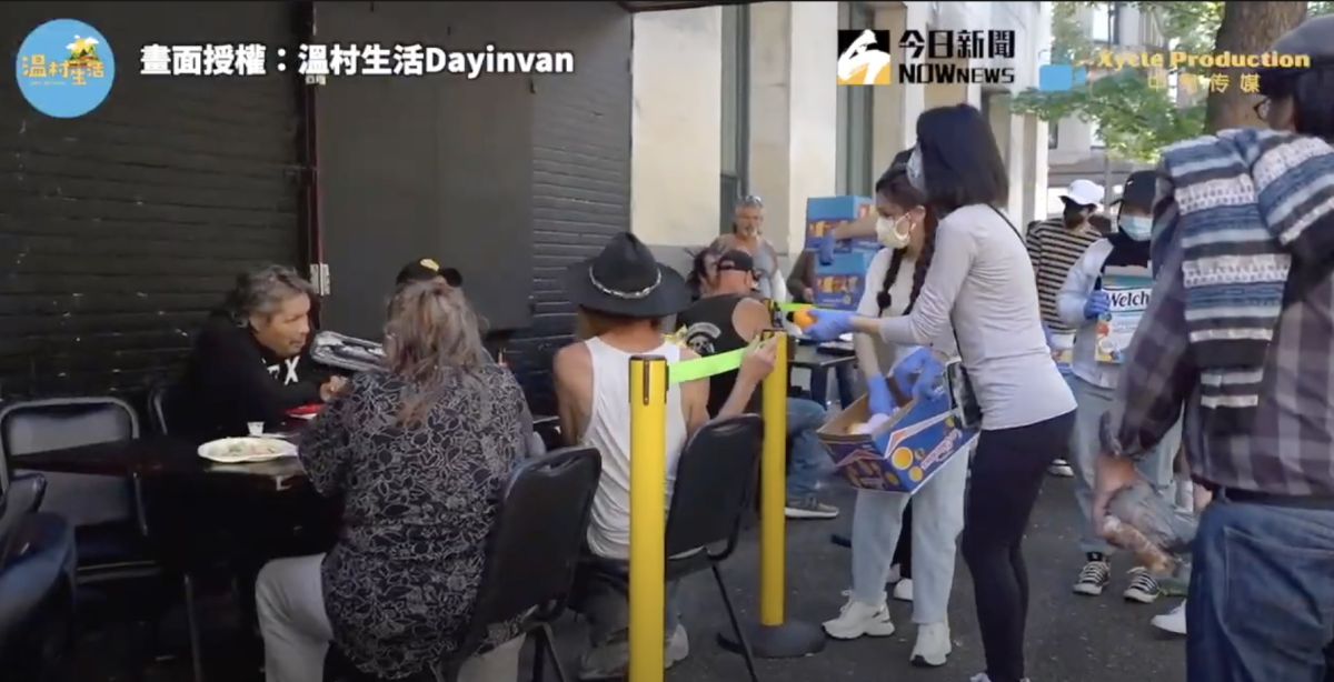 ▲Youtube頻道「溫村生活Dayinvan」跟著溫哥華高中生派發食物，幫助當地弱勢。（圖／溫村生活Dayinvan  授權）