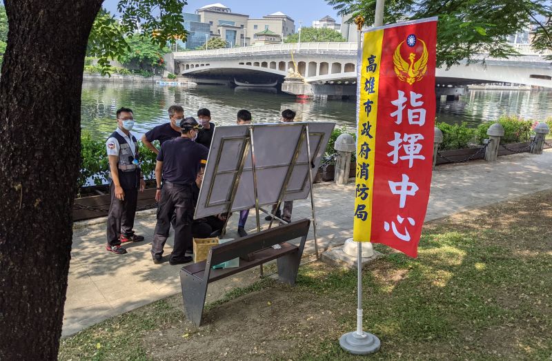 ▲愛河今天一天就打撈起2具男性遺體。(圖/讀者提供)