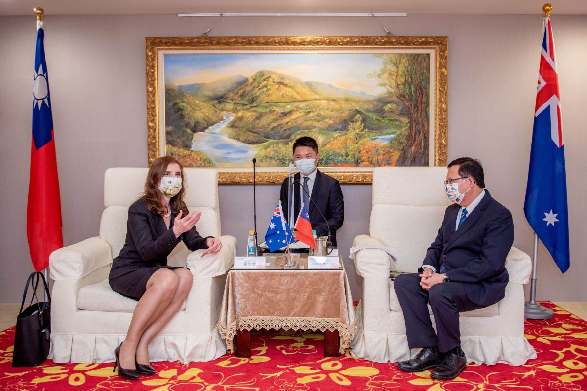 ▲澳洲代表露珍怡首度參訪桃園，鄭文燦讚澳洲印太戰略重要性，同時也企盼澳洲支持台灣加入CPTPP。（圖／桃園市政府提供）