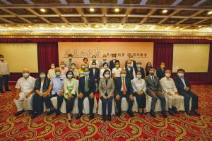 ▲民進黨創黨35週年,立法院長游錫堃以1986年黨外後援會召集人身分邀請當年的創黨同志重返圓山敘舊。(圖/民進黨黨部提供) ▲民進黨創黨35週年,立法院長游錫堃以1986年黨外後援會召集人身分邀請當年的創黨同志重返圓山敘舊。(圖/民進黨黨部提供)
