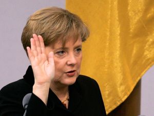 ▲2005年，梅克爾首次宣誓成為德國總理。（圖／美聯社／達志影像）