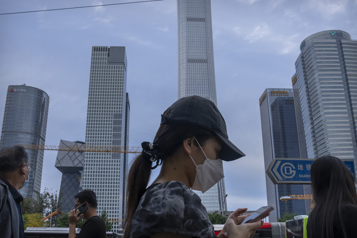 ▲中國許多地區近日出現限電狀況，就連北京市部分地區電網9月27日至10月8日也「計劃檢修」導致停電。（圖／美聯社／達志影像）