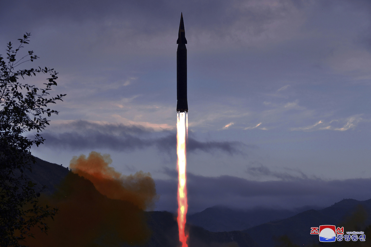 ▲北韓中央通信社（KCNA）今天表示，北韓已成功試射極音速滑翔飛彈。若為真，這會是核武北韓在武器技術上的最新進展。（圖／美聯社／達志影像）