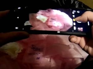 色情按摩店垃圾桶使用過保險套 ▲員工指稱店內找到的使用過保險套是離職員工栽贓。(圖/桃園分局提供)