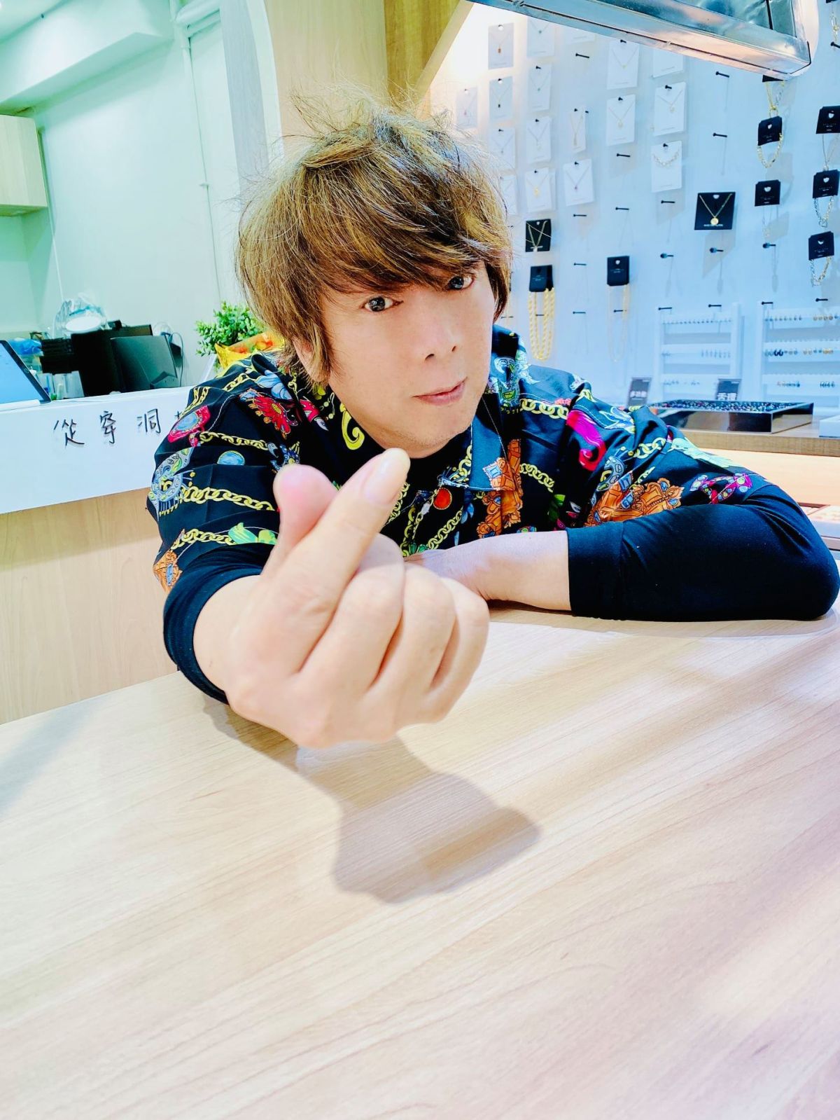 ▲看到新住民拚命工作賺錢養家，曹西平也直言：「這新住民的團結力量超級厲害的，未來這一票有可能就是新住民的天下了。」 （圖 / 曹西平臉書）