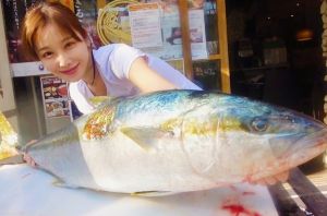 ▲森朝奈被譽為「最正魚販」。（圖／翻攝自@asanamori的IG）