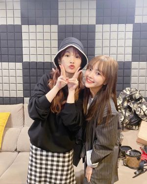 ▲凱希(右)感謝楊丞琳(左)當年給她鼓勵。(圖/凱希臉書) ▲凱希(右)感謝楊丞琳(左)當年給她鼓勵。(圖/凱希臉書)