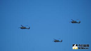 ▲110年國慶全兵力預演，UH-60M黑鷹直升機機飛越北市上空。(圖／記者呂炯昌攝.2021.09.30)