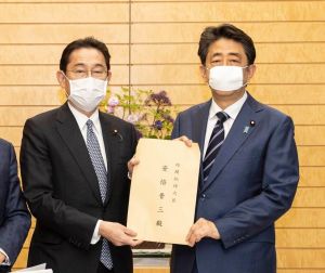 日媒分析 安倍助岸田坐上自民黨總裁寶座