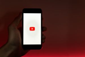 YouTube打擊疫苗相關不實內容　將移除錯誤資訊
