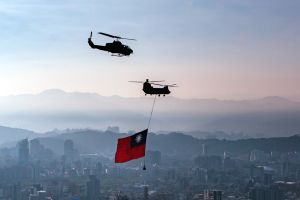 國慶空中全兵力預演　陸航CH-47直升機旋翼傳異音返航
