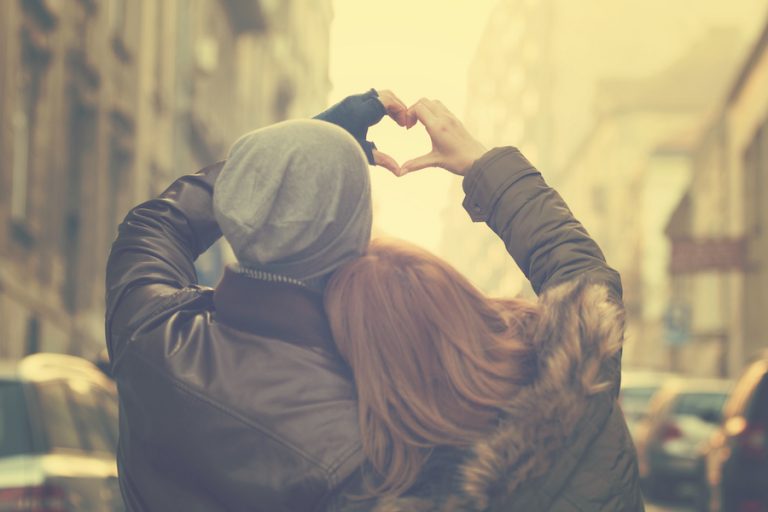 ▲與其計畫戀愛、走進婚姻、生孩子，不如把當下的生活過好。（圖／Shutterstock）
