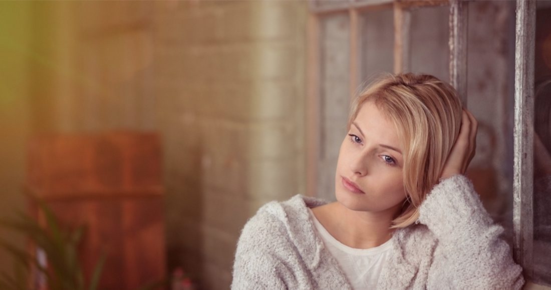 ▲找個人，成為你嚮往的光。擺脫上班族恐慌的貧窮感。（圖／Shutterstock）