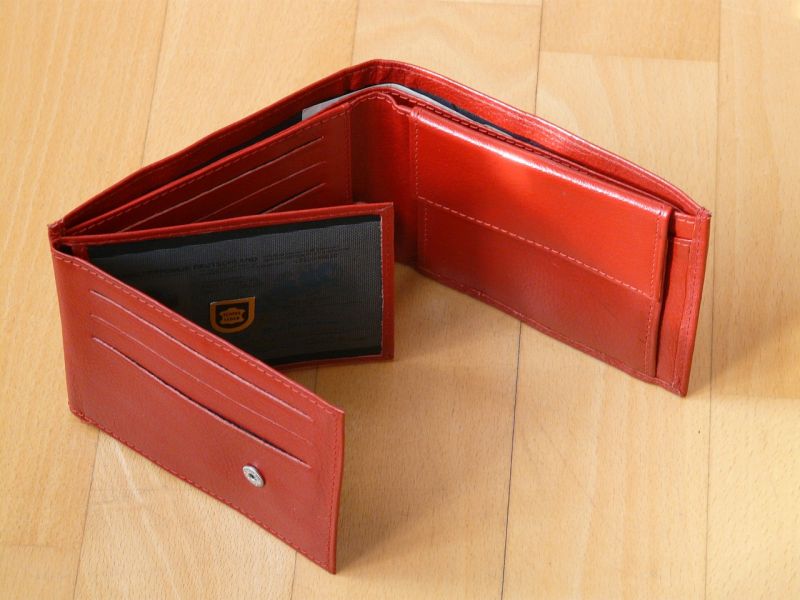 塔羅牌艾菲爾老師分享了12生肖適合的「錢包顏色」，選對財運秒爆棚。（示意圖／取自pixabay）