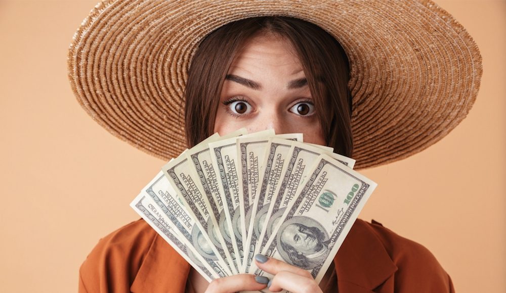 ▲塔羅牌老師艾菲爾透露一組數字占卜，可以測出這個秋天的財運走向。（示意圖／Shutterstock）