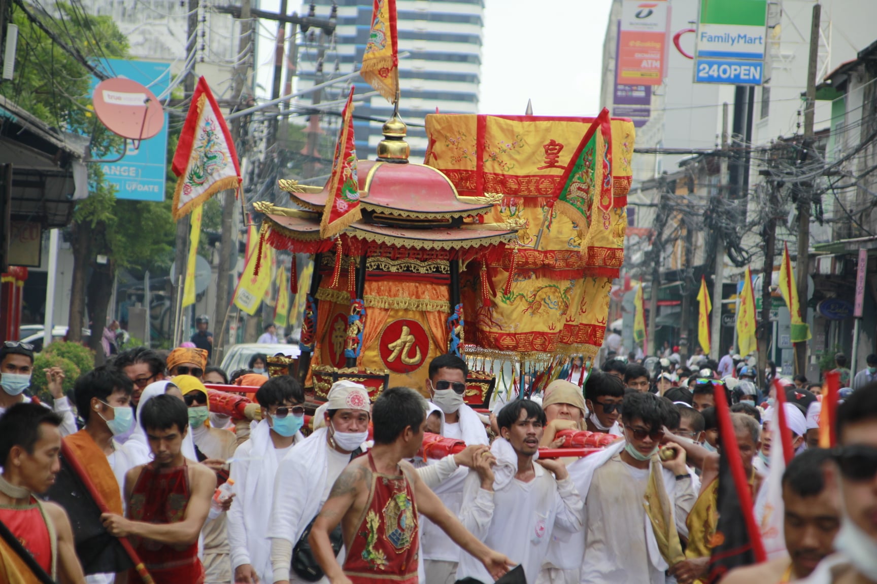 九皇齋節在泰國普吉島是一年一度的盛事。（圖／普吉九皇齋會粉專）