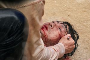▲劇中,朴海秀人生失利,參加「魷魚遊戲」賭上人生。(圖/Netflix) ▲劇中,朴海秀人生失利,參加「魷魚遊戲」賭上人生。(圖/Netflix)