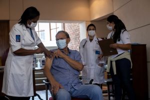 巴西專家：接種率升與病例降　逐步恢復常態生活
