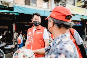 陳柏惟 ▲陳柏惟罷免案將於10月23日投票,近來陳持續勤跑基層,爭取鄉親支持。(圖/陳柏惟辦公室提供)