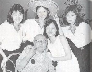 ▲天心(後排中)26年前演出電視劇《那一年我們都很酷》,當時還跟阿匹婆合作。(圖/天心FB) ▲天心(後排中)26年前演出電視劇《那一年我們都很酷》,當時還跟阿匹婆合作。(圖/天心FB)