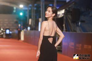 金鐘紅毯／溫貞菱深V開到肚臍　霸氣登場超性感
