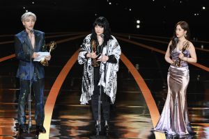 炎亞綸、唐綺陽、吳姍儒抱走「綜藝節目主持人獎」。(圖/三立電視提供) ▲炎亞綸、唐綺陽、吳姍儒抱走「綜藝節目主持人獎」。(圖/三立電視提供)