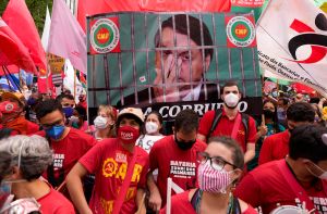 巴西數以萬計民眾上街抗議　要求彈劾波索納洛
