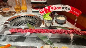 王品17年老牌翻新!再添燒肉品牌生力軍 ▲菜色主推一頭牛僅有10份的「50cm美國prime鑽切牛」。(圖/記者黃仁杰攝)