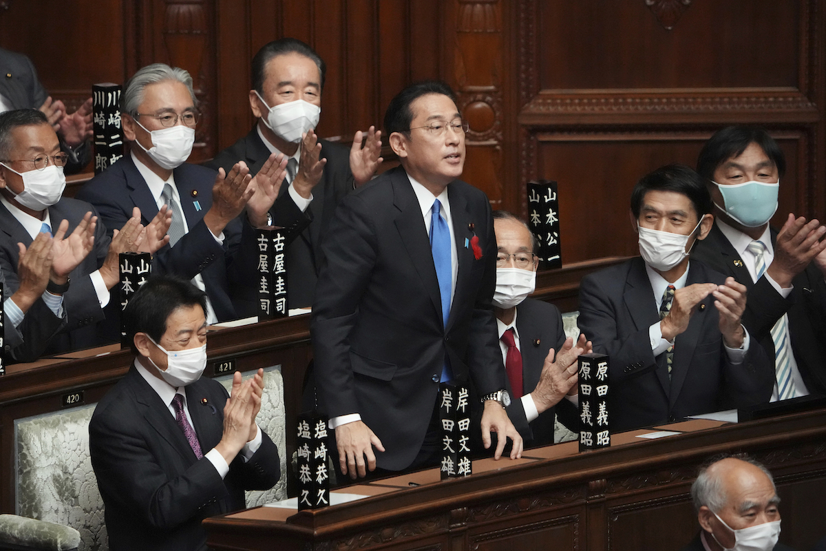 ▲岸田文雄於今日通過國會指名，正式成為日本第100任首相。（圖／美聯社／達志影像）