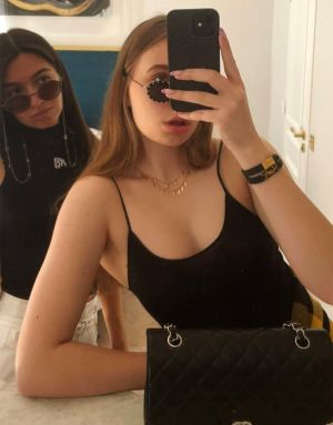 ▲被懷疑為蒲亭與克里沃諾吉赫私生女的路易莎,已滿18歲,在社群媒體上有不少追隨者。(圖/翻攝自太陽報) ▲被懷疑為蒲亭與克里沃諾吉赫私生女的路易莎,已滿18歲,在社群媒體上有不少追隨者。(圖/翻攝自太陽報)