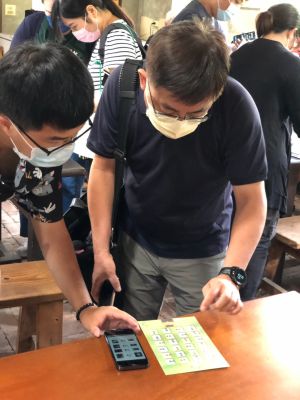 ▲寶來人文協會今年則開發旅行版的實境解謎遊戲「寶來,逗遊包」,搭配手機解謎遊戲,帶大家足跡踏遍寶來地區。(圖/高市府農業局提供) ▲寶來人文協會今年則開發旅行版的實境解謎遊戲「寶來,逗遊包」,搭配手機解謎遊戲,帶大家足跡踏遍寶來地區。(圖/高市府農業局提供)