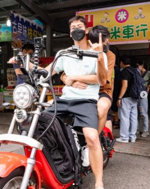 林敬倫與江宏傑近期一起參與錄製新實境節目,節目中兩人開啟「同居生活」。(圖/翻攝林敬倫IG) ▲林敬倫與江宏傑近期一起參與錄製新實境節目,節目中兩人開啟「同居生活」。(圖/翻攝林敬倫IG)