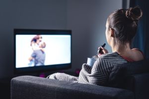 「述情障礙」無法表達自己感覺的人,如何減少內心煩躁? ▲打開Netflix,讓那些說不出口又不知道如何說的感覺,透過故事幫你說出來!(圖/Shutterstock)