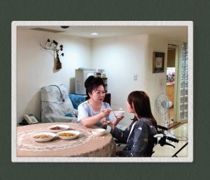 白冰冰 ▲白冰冰喪女後投身公益活動,近日為小腦萎縮症病友協會拍攝公益微電影。(圖/翻攝白冰冰FB)