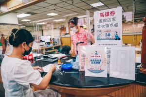 ▲史哲認為,這場疫情,在爭取提升疫苗覆蓋率的階段、在走向後疫情時代的振興階段,都能看到基層公務同仁日夜辛勞的身影,真心感謝大家。(圖/截自史哲臉書) ▲史哲認為,這場疫情,在爭取提升疫苗覆蓋率的階段、在走向後疫情時代的振興階段,都能看到基層公務同仁日夜辛勞的身影,真心感謝大家。(圖/截自史哲臉書)