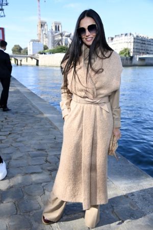 【個人意見】2022春夏巴黎時裝周名人 ▲Demi Moore。(圖/Vogue)
