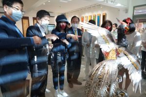 江蕙現身國立傳統藝術中心的宜蘭傳藝區。(圖/全聯善美的文化藝術基金會提供) ▲江蕙現身國立傳統藝術中心的宜蘭傳藝區。(圖/全聯善美的文化藝術基金會提供)