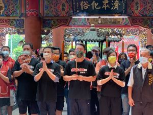【獨家】玉闕朝仁宮預言陳柏惟下場?廟方:籤詩假的 ▲立委陳柏惟日前在玉闕朝仁宮成立「挺Q大隊」。(圖/記者顏幸如攝影,2021.10.06)