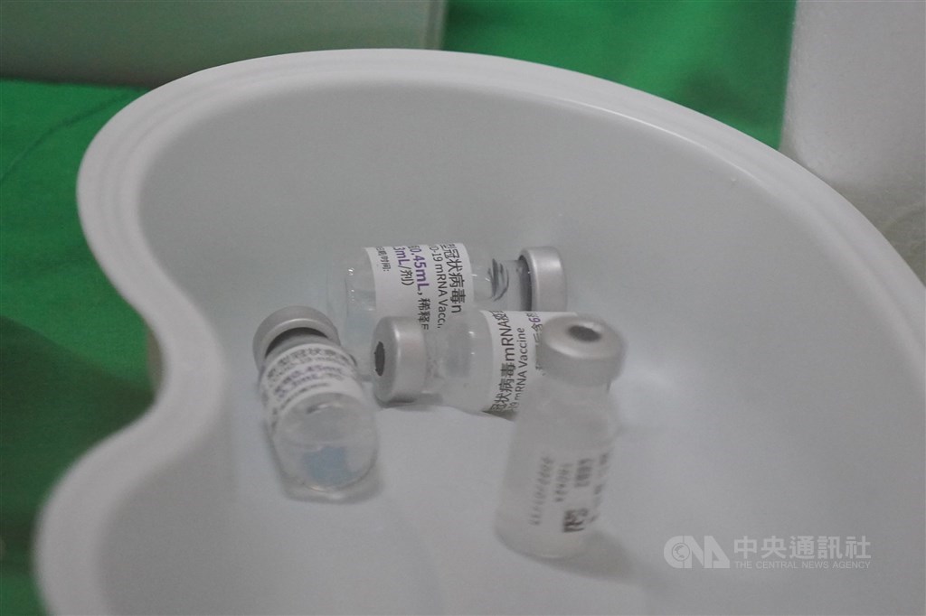 BNT疫苗加開61至63歲施打　僅開放7日限時預約