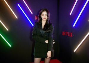 ▲韓韶禧登釜山影展，模樣美麗又性感。（圖／Netflix）