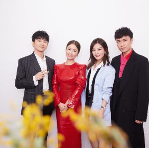 林心如 ▲林心如(左2)和趙薇(右2)合拍兩部瓊瑤劇,在大陸奠定知名度。(圖/林心如FB)