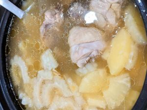 鳳梨苦瓜雞湯怎煮內行?媽多倒「這罐」驚艷:這味道對了